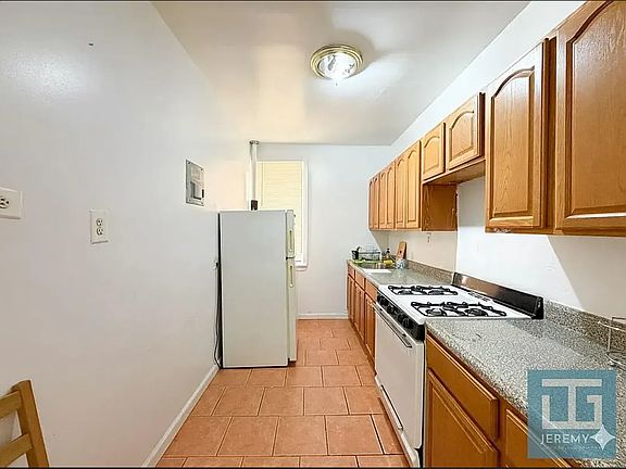 4th image of 725 W 172nd St APT 58