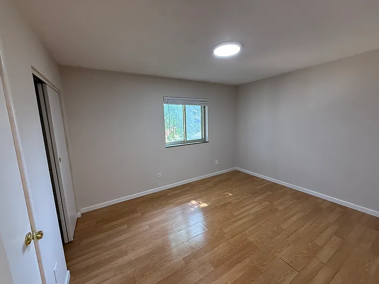 7201 Sarah St #9 — Photo 5