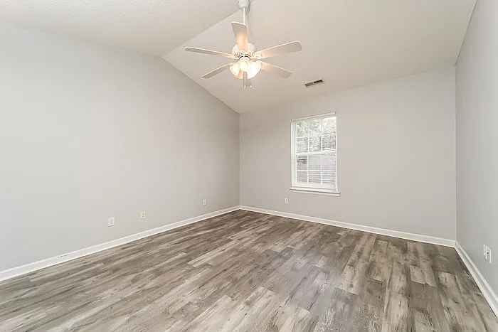 115 Ashdown Dr — Photo 5
