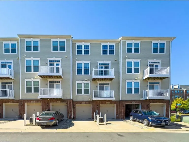 13682 Endeavour Dr — Photo 2