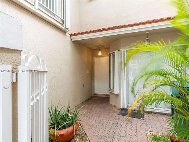 3 bed, 2.5 bath, 1898 sqft, $3,900 — Photo 2
