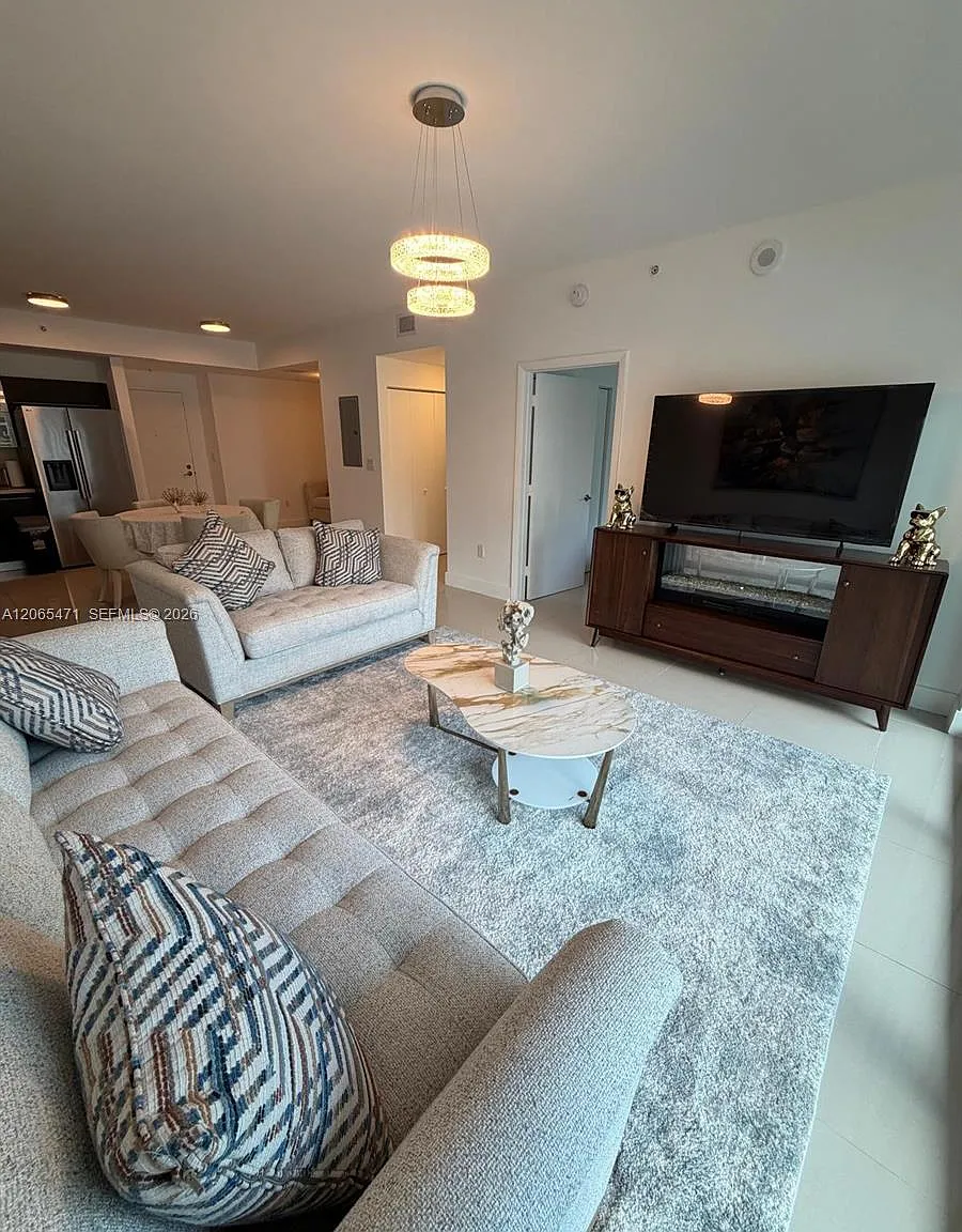 Ivy Condo — Photo 2