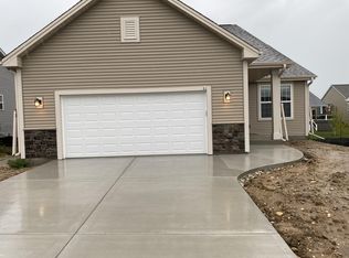 82 Weston Ridge Rd, Oconomowoc, WI 53066