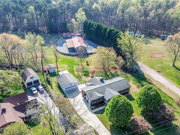 4th image of 167 Southwood Dr