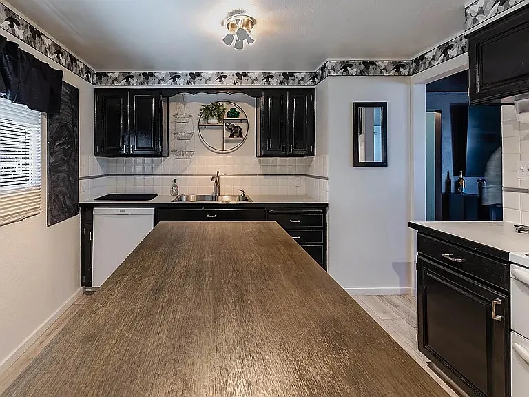 1308 E Indiana Ave — Photo 8