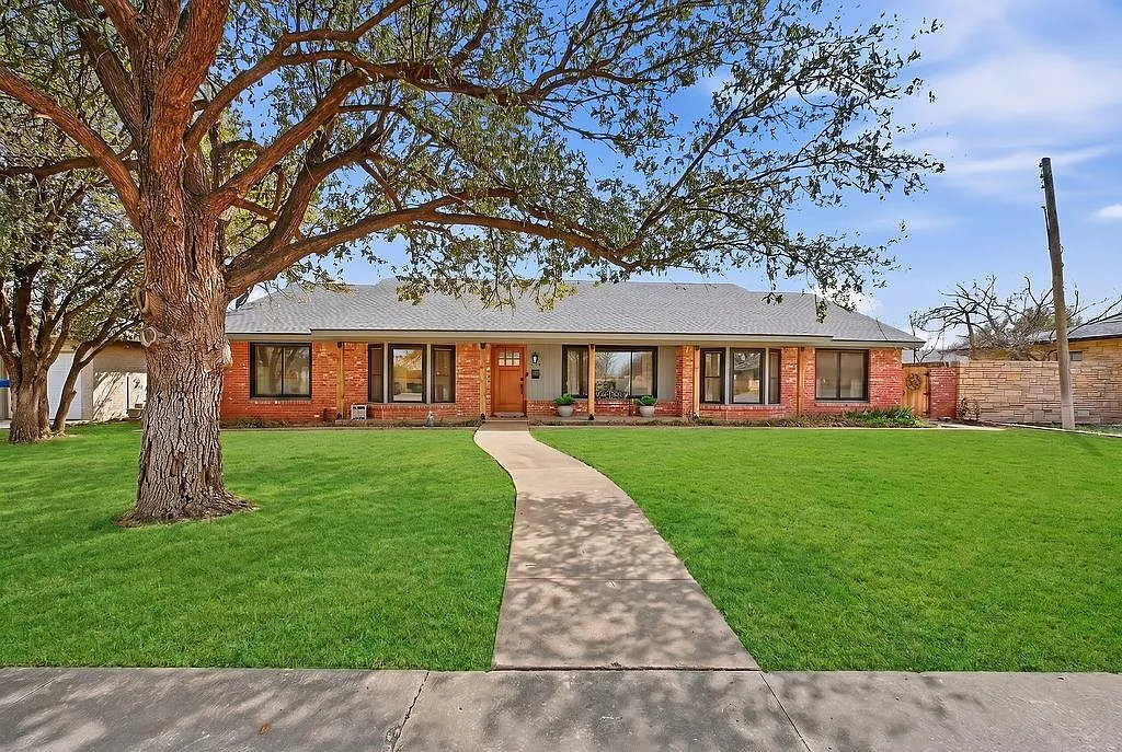 4 bed, 3.0 bath, 3050 sqft, $3,900 — Photo 1