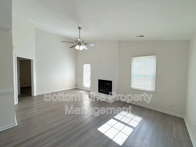 4013 Inglehurst Dr — Photo 5