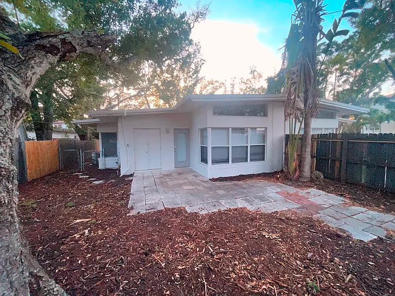 Private Rear Entrance