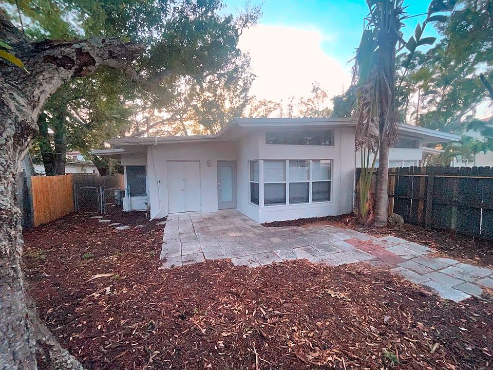 Private Rear Entrance