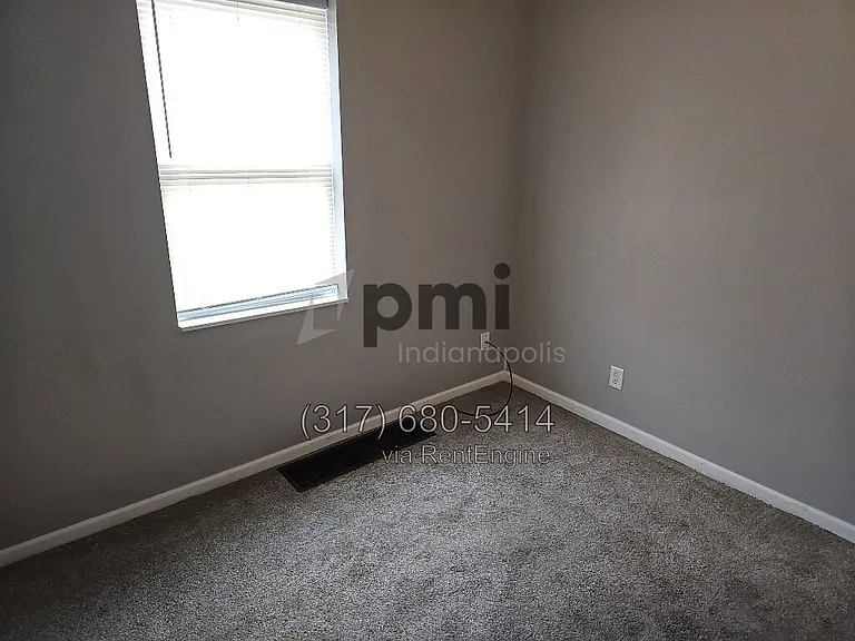 112 Adler St — Photo 7