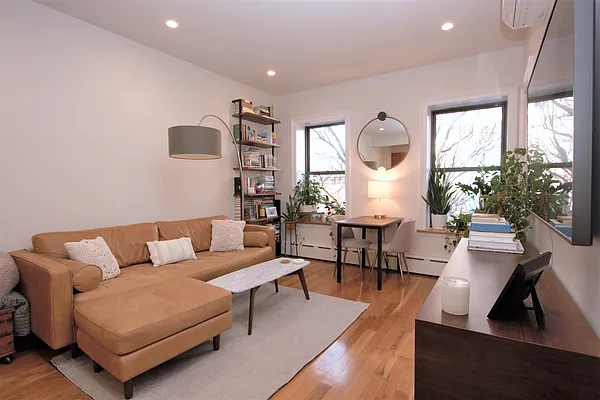 Rented by R New York | media 2