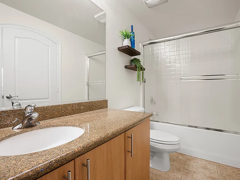525 11th Ave #1402 — Photo 32