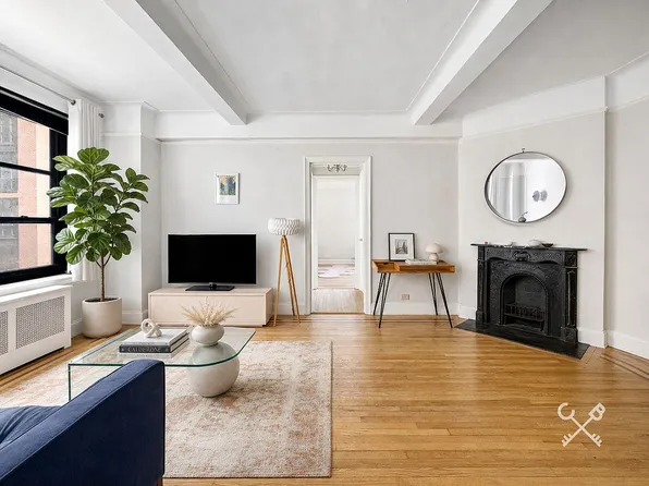 235 E 22nd St APT 7P, New York, NY 10010