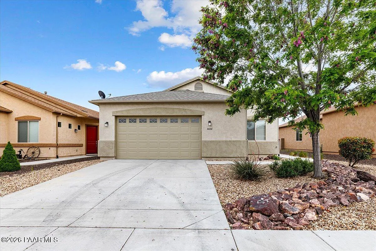 3 bed, 2.0 bath, 1442 sqft, $2,300 — Photo 1