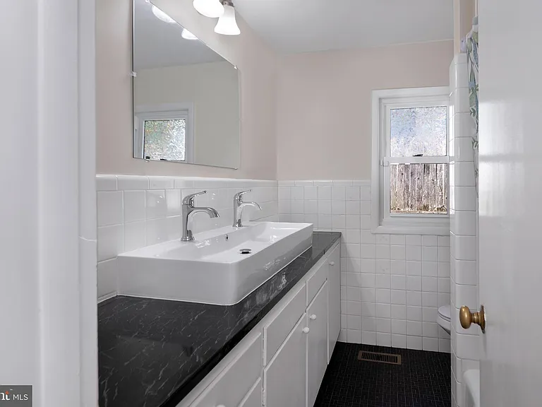 68 Mountain Ave — Photo 11