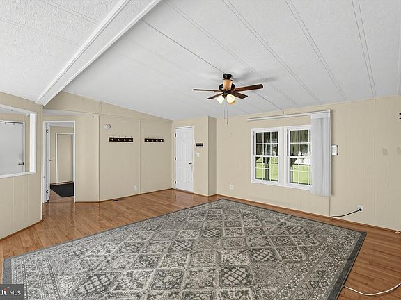 4th image of 322 Running Brook Rd