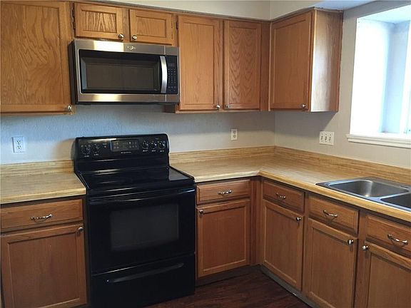 2nd image of 926 Courtney Dr