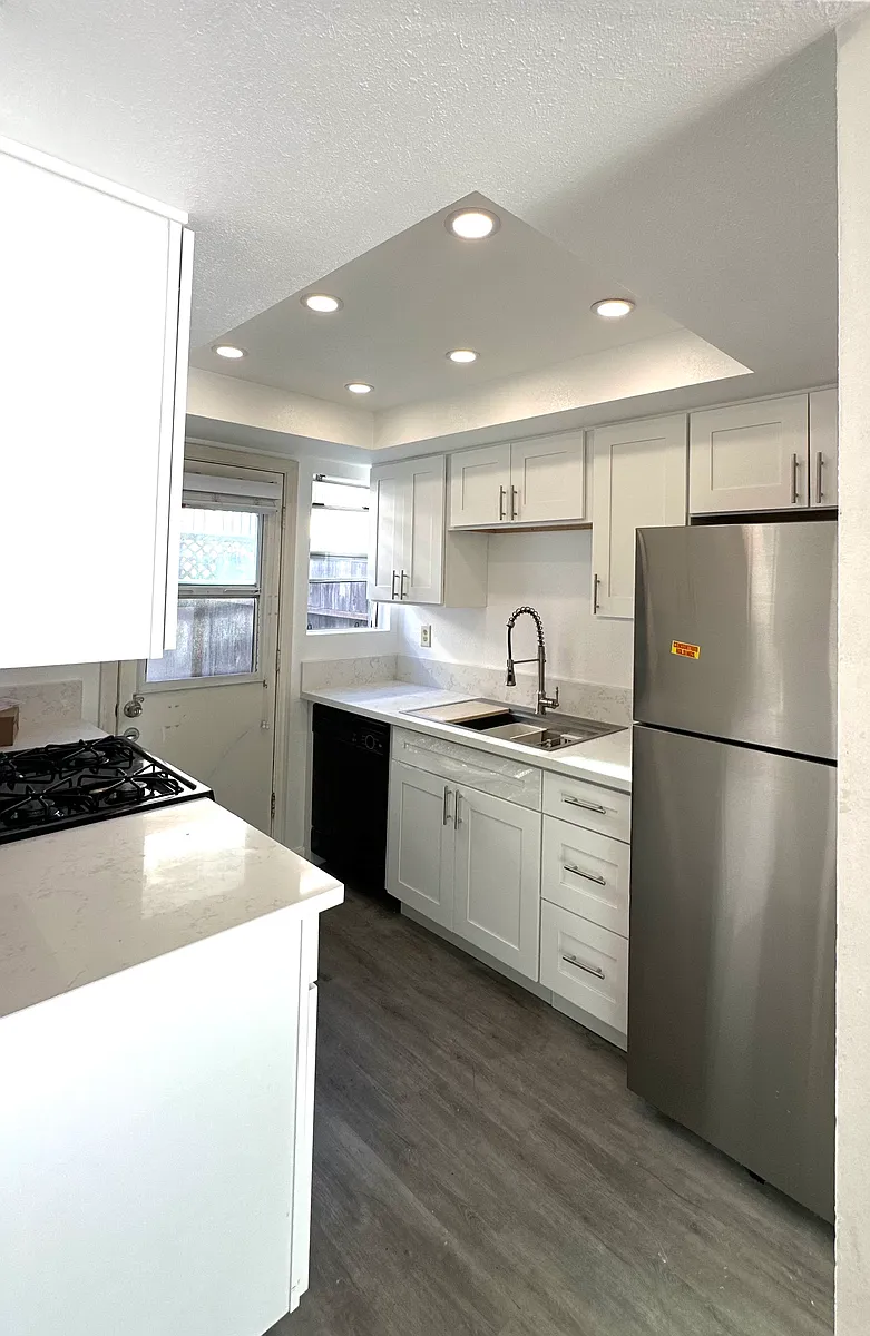 Building Photo - 1833 Hornblend St #2
