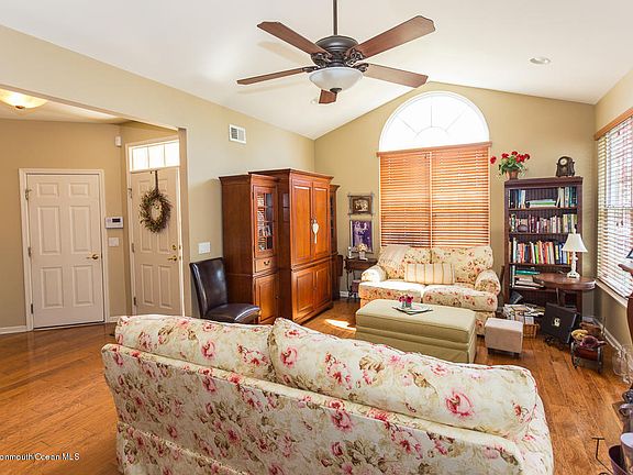 5th image of 68 Enclave Blvd
