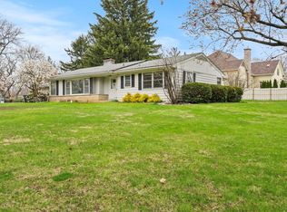 22W584 Ahlstrand Rd, Glen Ellyn, IL 60137