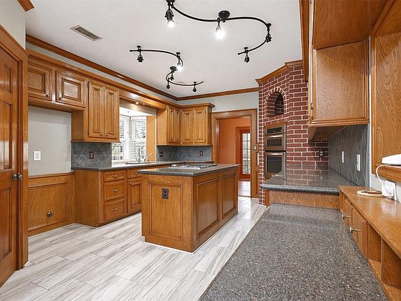 4th image of 6118 Hampton Way Ct