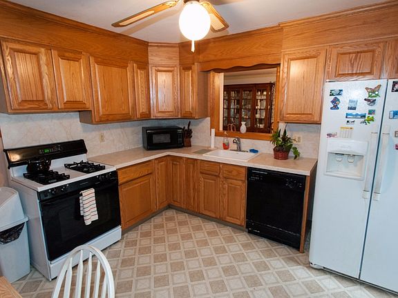 4th image of 14 Lockwood Dr
