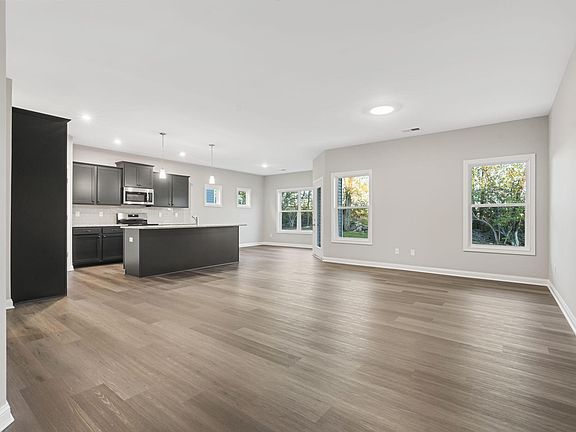 2nd image of 401 Friendly Ave