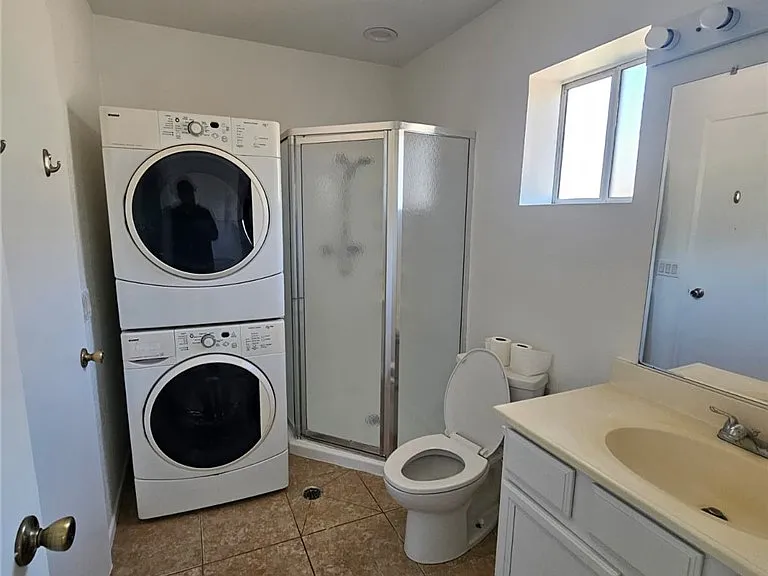 517 S Hewes St #B — Photo 4