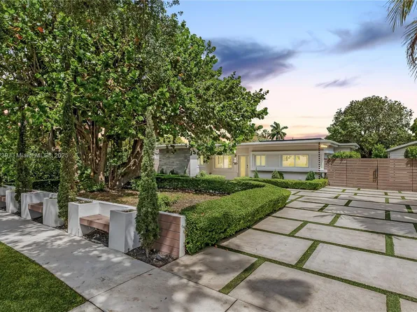 2111 Alamanda Dr, North Miami, FL 33181