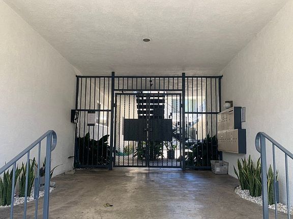 4th image of 2140 S Bentley Ave #11