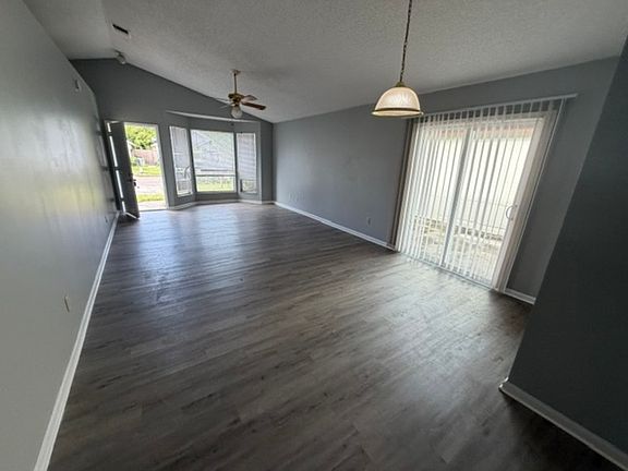 5th image of 5061 Knightsbridge Cir N