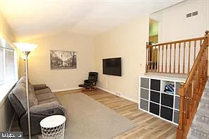 22 Carole Rd — Photo 3