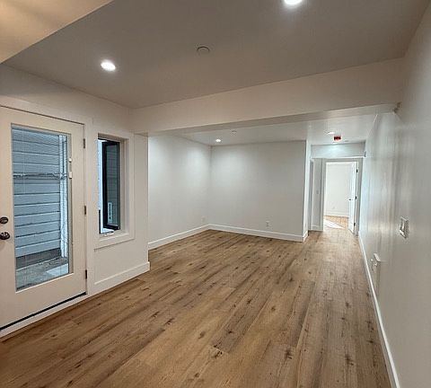 4th image of 443 15th Ave #9