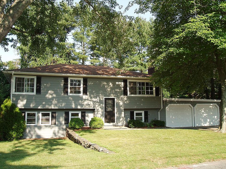 1st image of 12 Hawthorne Dr