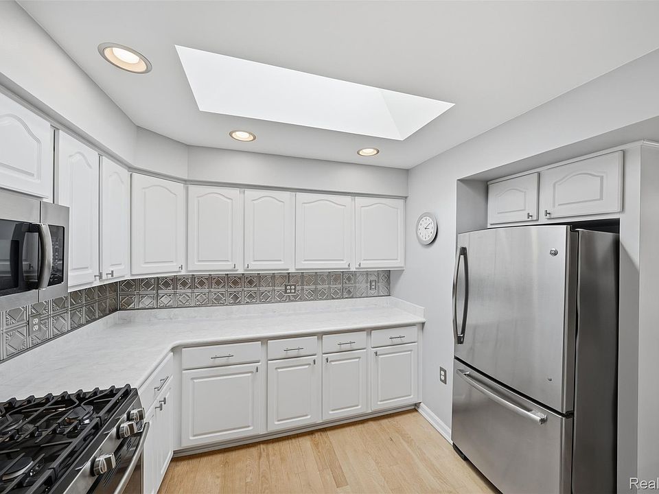 1087 Collingwood Dr, photo 11