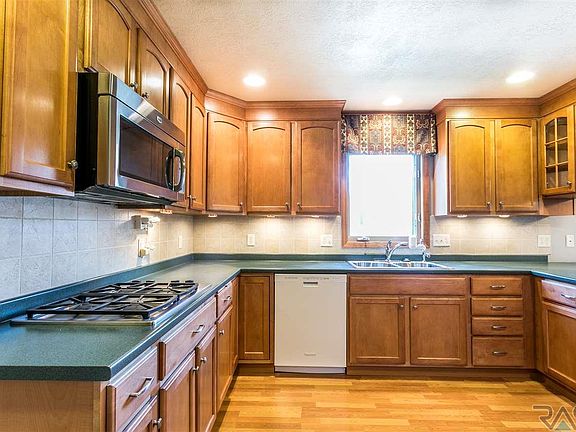 5th image of 5204 S Willow Brook Pl