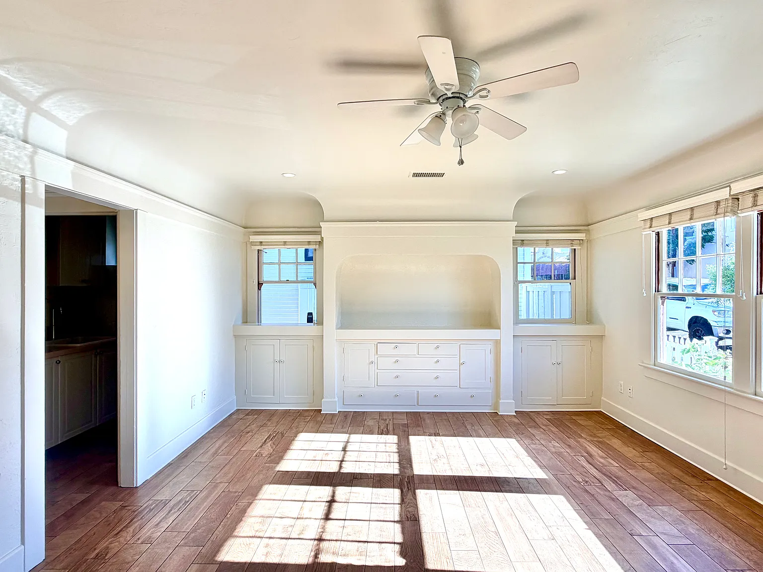 2 bed, 846 sqft, $4,500 — Photo 4