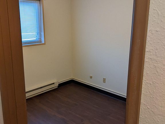 Spare bedroom.
