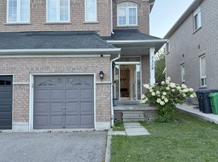 7328 Cork Tree Row, Mississauga, ON L5N 8N9
