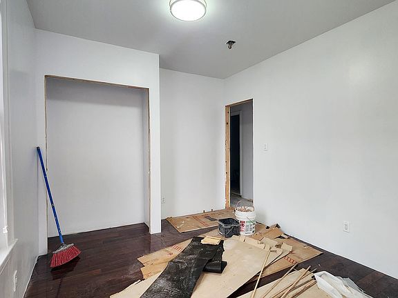 3rd image of 9012 Fort Hamilton Pkwy #2