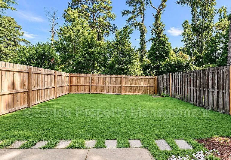 1217 Longpoint Dr — Photo 4