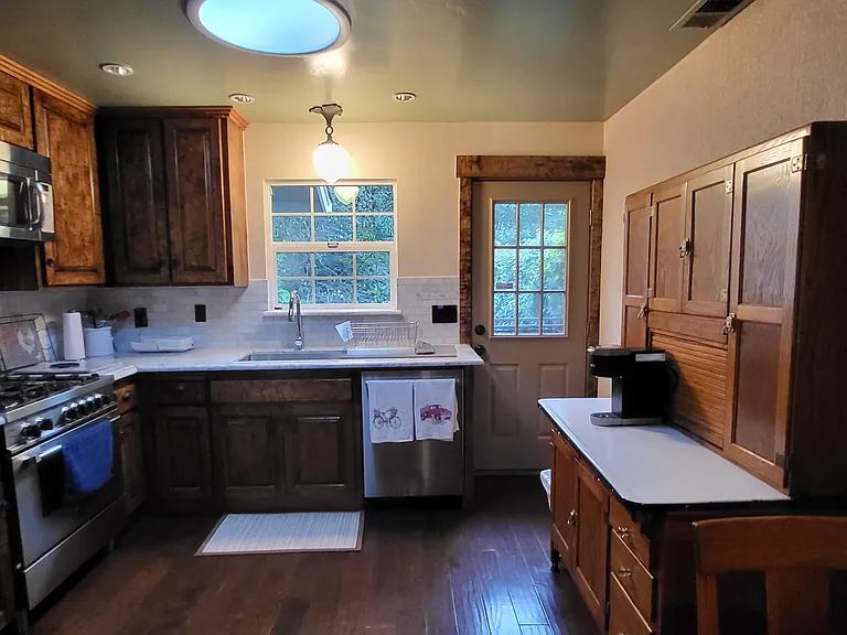 303 W Thomson Ave — Photo 14