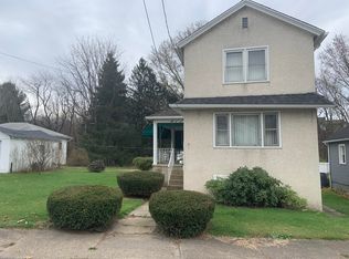 877 W Oak St, Old Forge, PA 18518