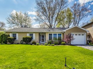 1536 N Kennicott Ave, Arlington Heights, IL 60004