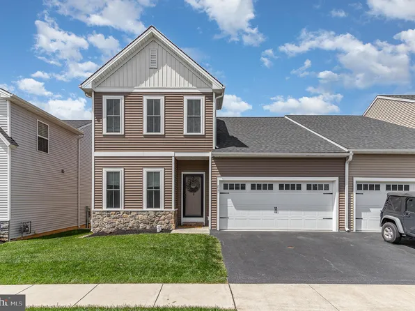 217 Waters Edge Dr, Mount Joy, PA 17552