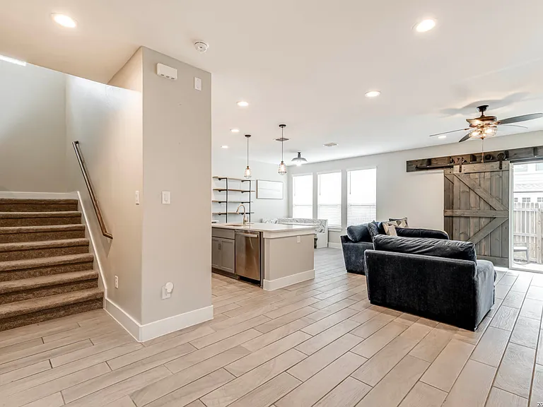 1426 E Sandalwood Ln — Photo 4