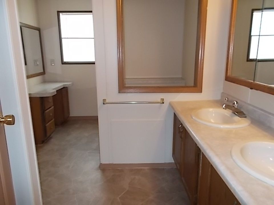 1st image of 3251 Susan Cir N