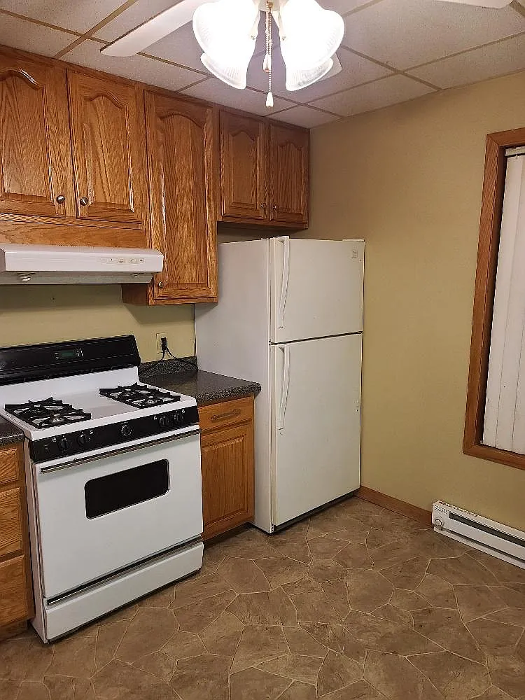 2 bed, 1.5 bath, 1292 sqft, $1,450 — Photo 3