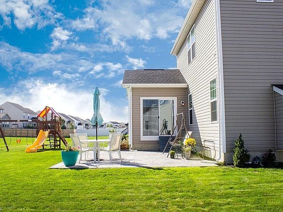 5th image of 1830 N Ashwood Ln