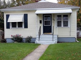 94 Grove Park Ave, Mount Clemens, MI 48043